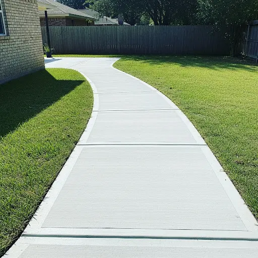 Beautiful Concrete Sidewalk Installation in Midvale